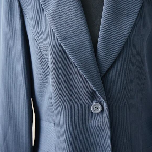 Garfield & Marks Women's Navy Blue business blazer with shoulder pads size 4 S - Picture 2 of 6